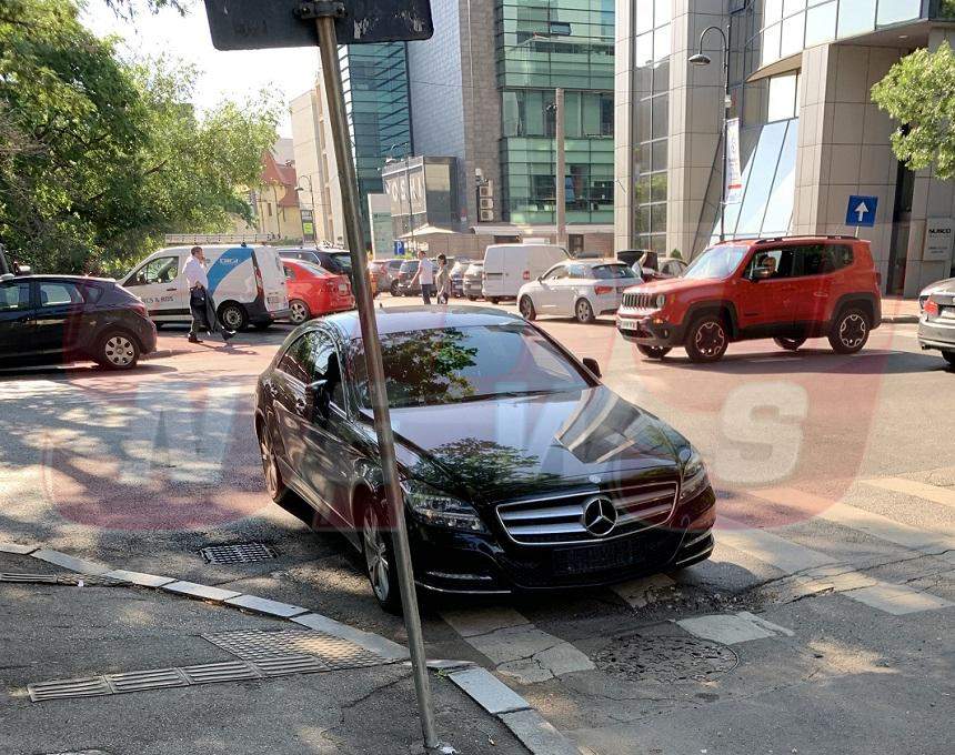 VIDEO PAPARAZZI / Are tupeu pe terenul de fotbal, dar stai să vezi de ce e în stare în trafic! Gabi Torje a sfidat Codul Rutier şi şi-a văzut de treabă