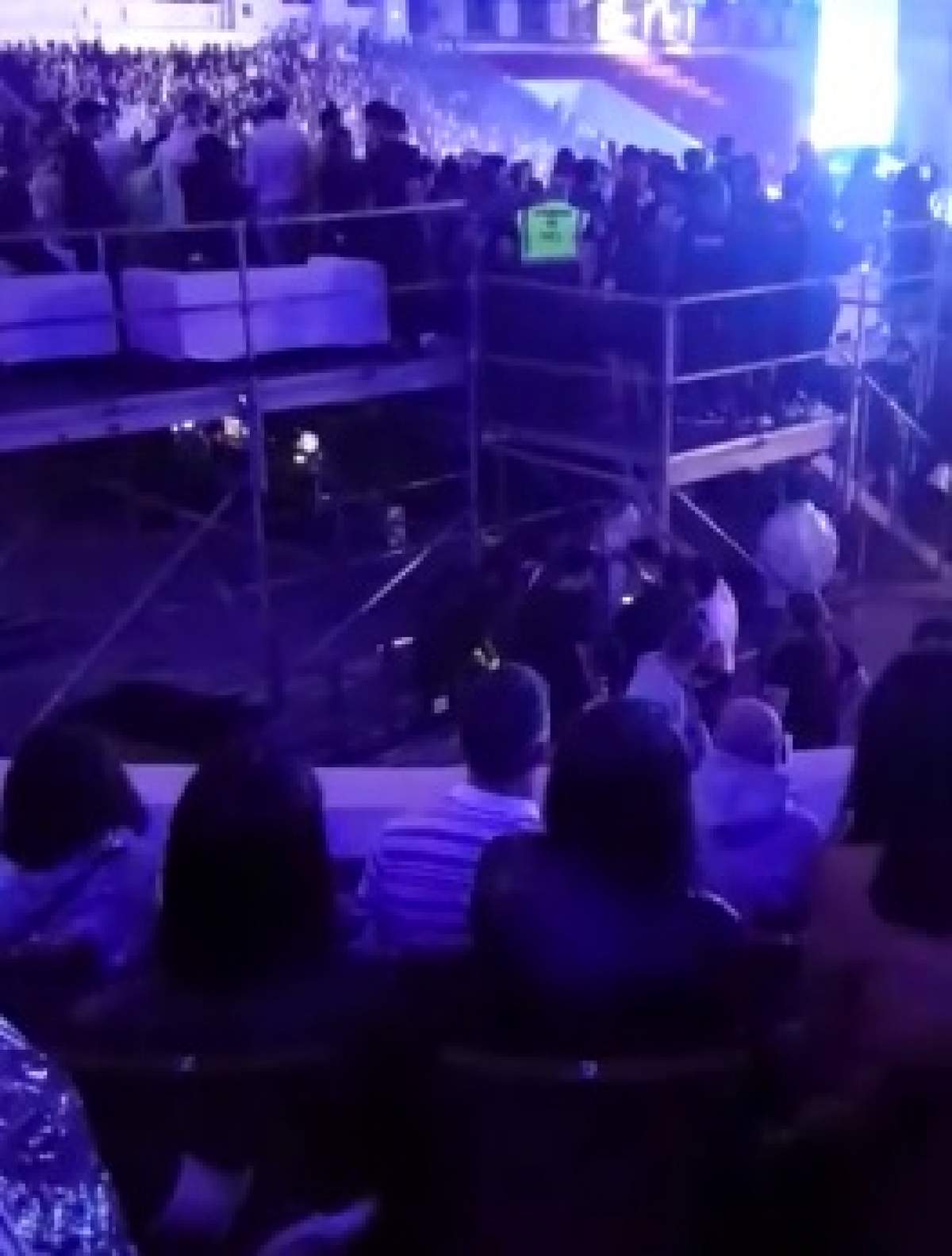 Incident dramatic la un concert din București! O tânără a căzut în gol, după ce o balustradă s-a rupt