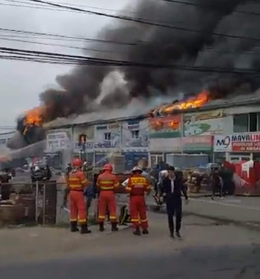 VIDEO / Incendiu puternic în Afumaţi, Ilfov! 17 autospeciale și 3 autoscări acţionează