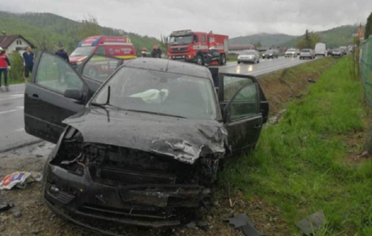 Accident grav, cu cinci victime, în Suceava! Două mașini s-au ciocnit frontal
