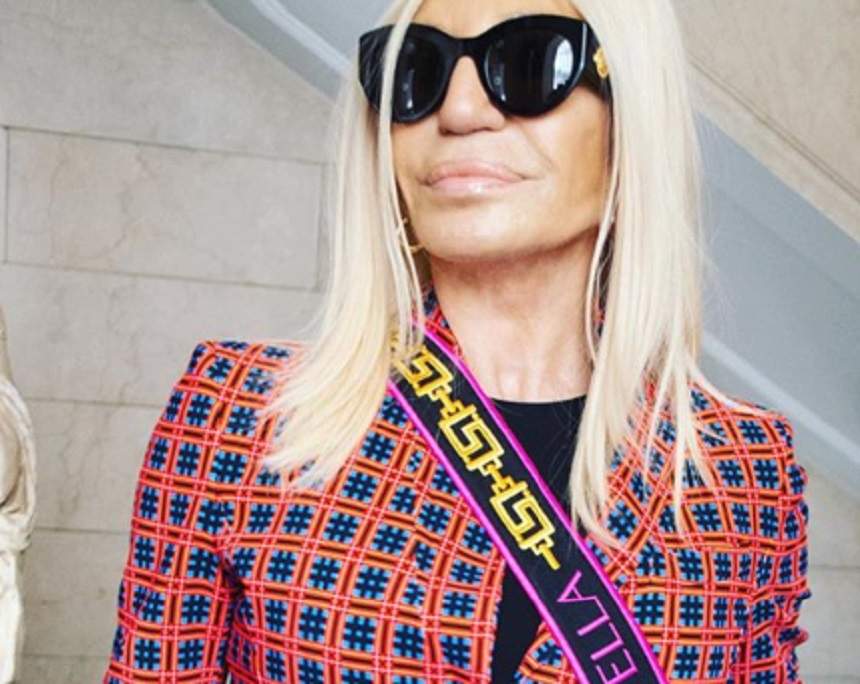 Cum a ajuns să arate Donatella Versace la 64 de ani. Galerie FOTO