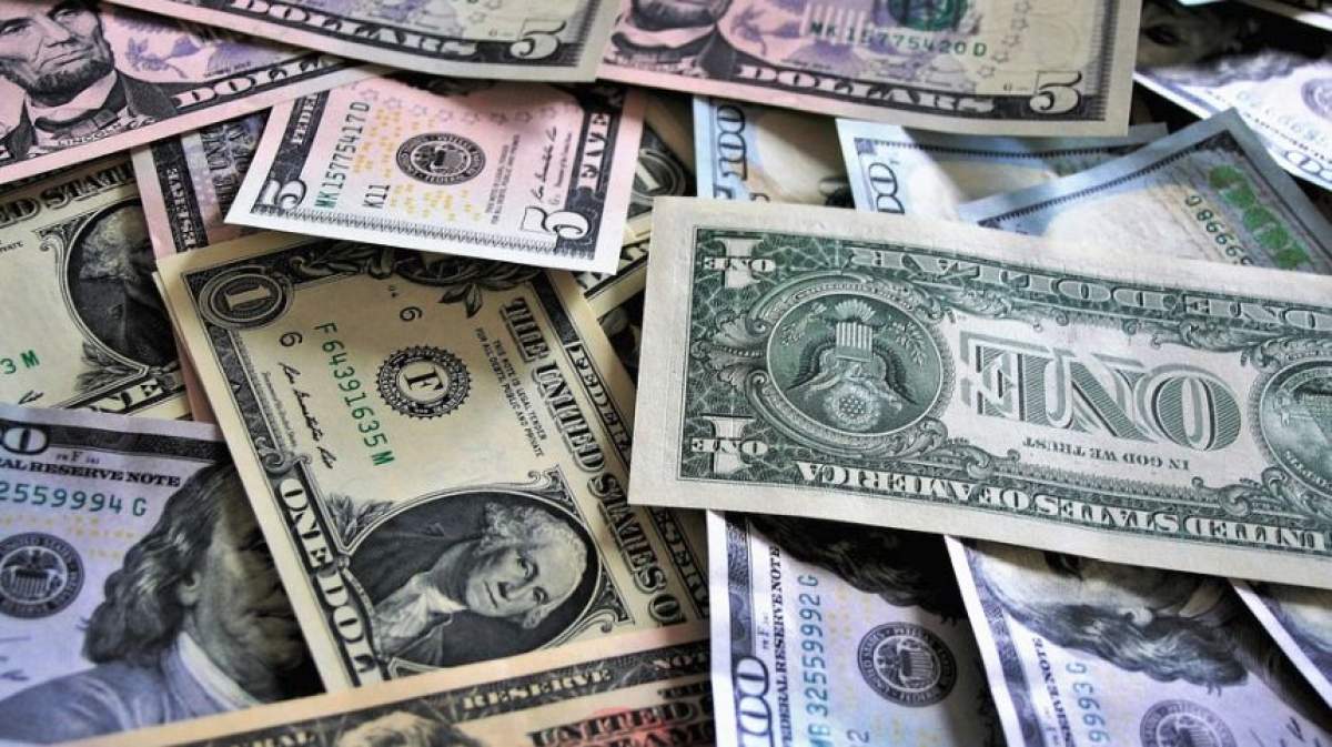 Curs valutar BNR azi, 7 mai: Euro și dolarul american cresc, lira sterlină scade