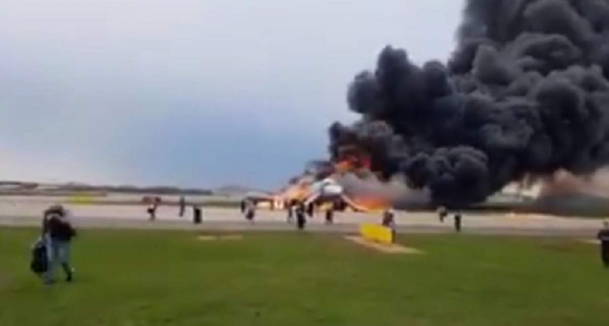 Cum se apără pilotul "avionului morții", care a luat foc după aterizare, la Moscova. 41 de oameni și-au pierdut viața