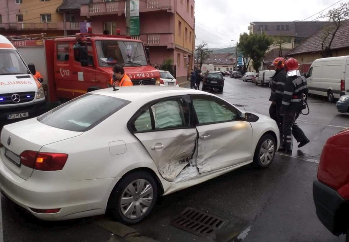 Beat şi fără permis, un bărbat a făcut prăpăd pe străzile din Cluj! Sunt trei victime