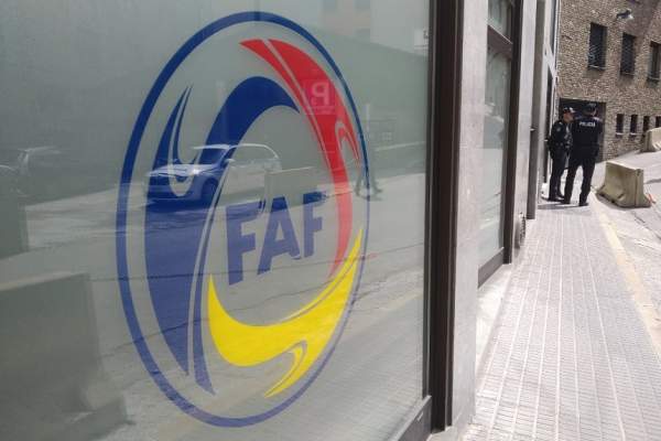 Șoc în fotbal! Președintele și secretarul unei federații din Europa au fost reținuți de poliție! Află ce acuzații li se aduc