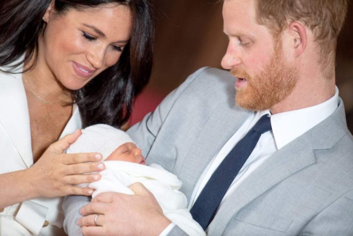 Regina Elisabeta şi-a cunoscut strănepotul. Imaginea adorabilă cu fiul Prinţului Harry şi al lui Meghan Markle a făcut înconjurul lumii