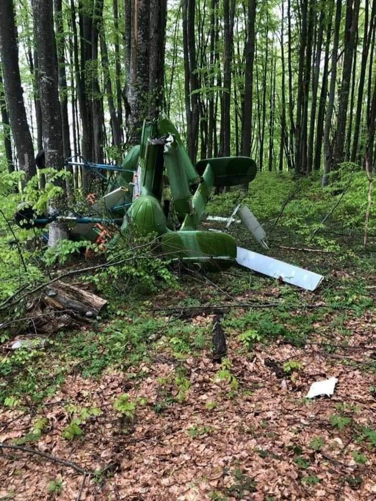 Un elicopter s-a prăbușit în Săpânța, județul Maramureș. Pilotul a fost găsit mort