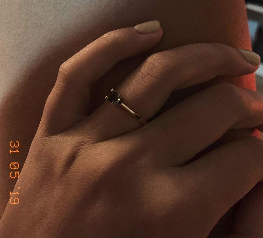 Laura Giurcanu a fost cerută în căsătorie! Le-a arătat tuturor inelul de logodnă