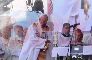 Papa Francisc a ajuns la Șumuleu Ciuc. Suveranul Pontif a fost întâmpinat de peste 40.000 de oameni! VIDEO
