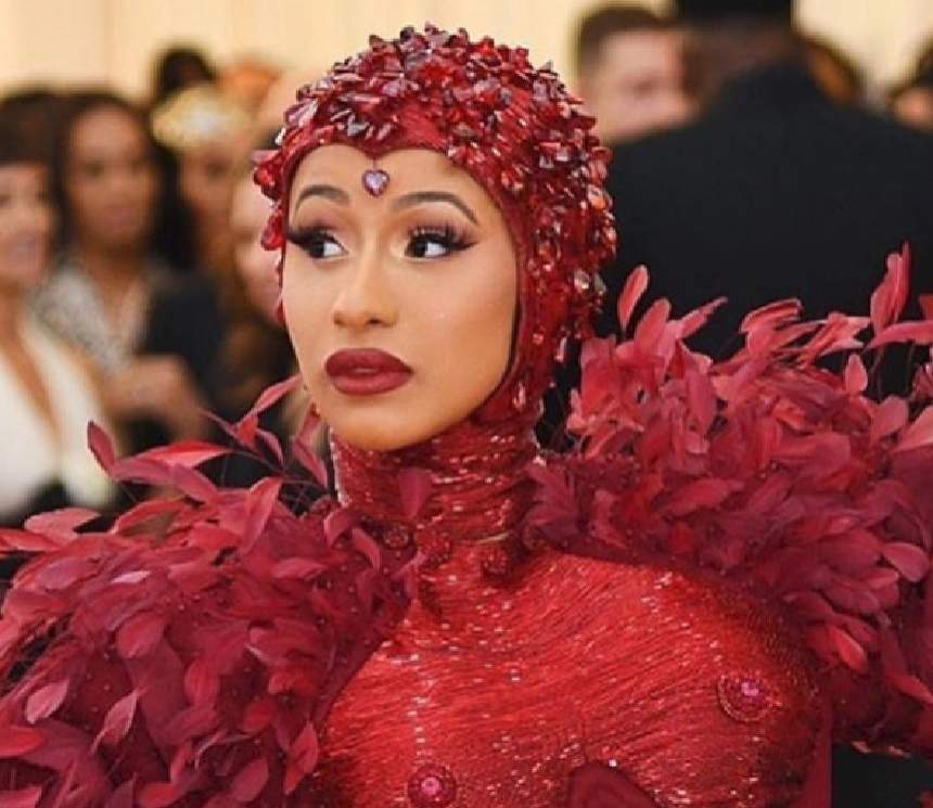 Cardi B, fotografiată complet goală! Fanii au criticat-o pentru gestul ei