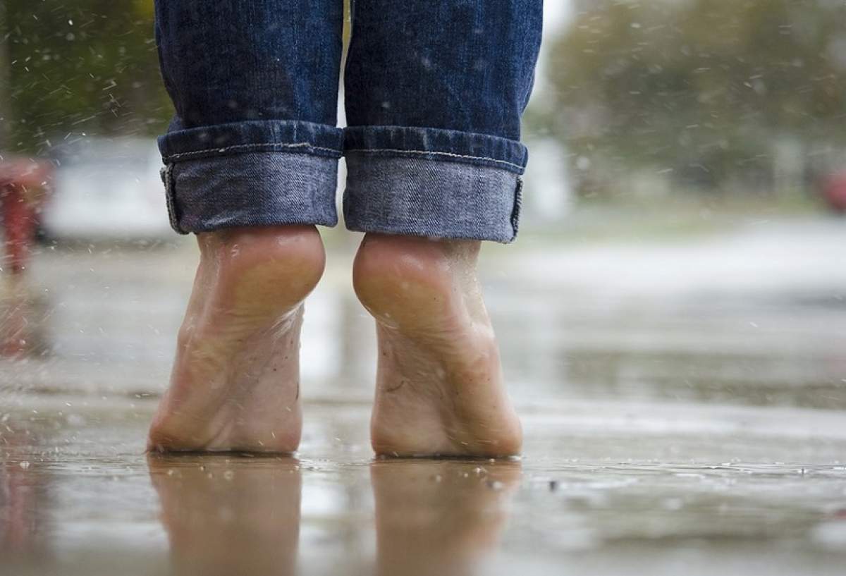 5 beneficii ale mersului desculț. Cum poți să ai picioare mai frumoase