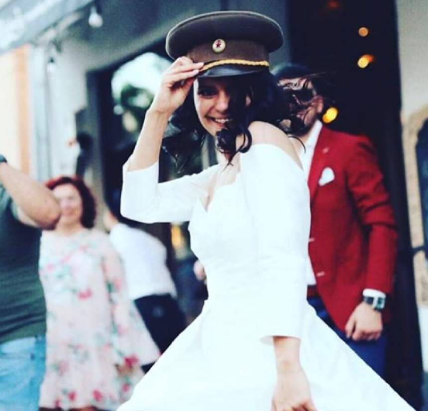 Nuntă de poveste în showbiz! O celebră artistă de la noi a ajuns la altar, cu alesul ei. FOTO