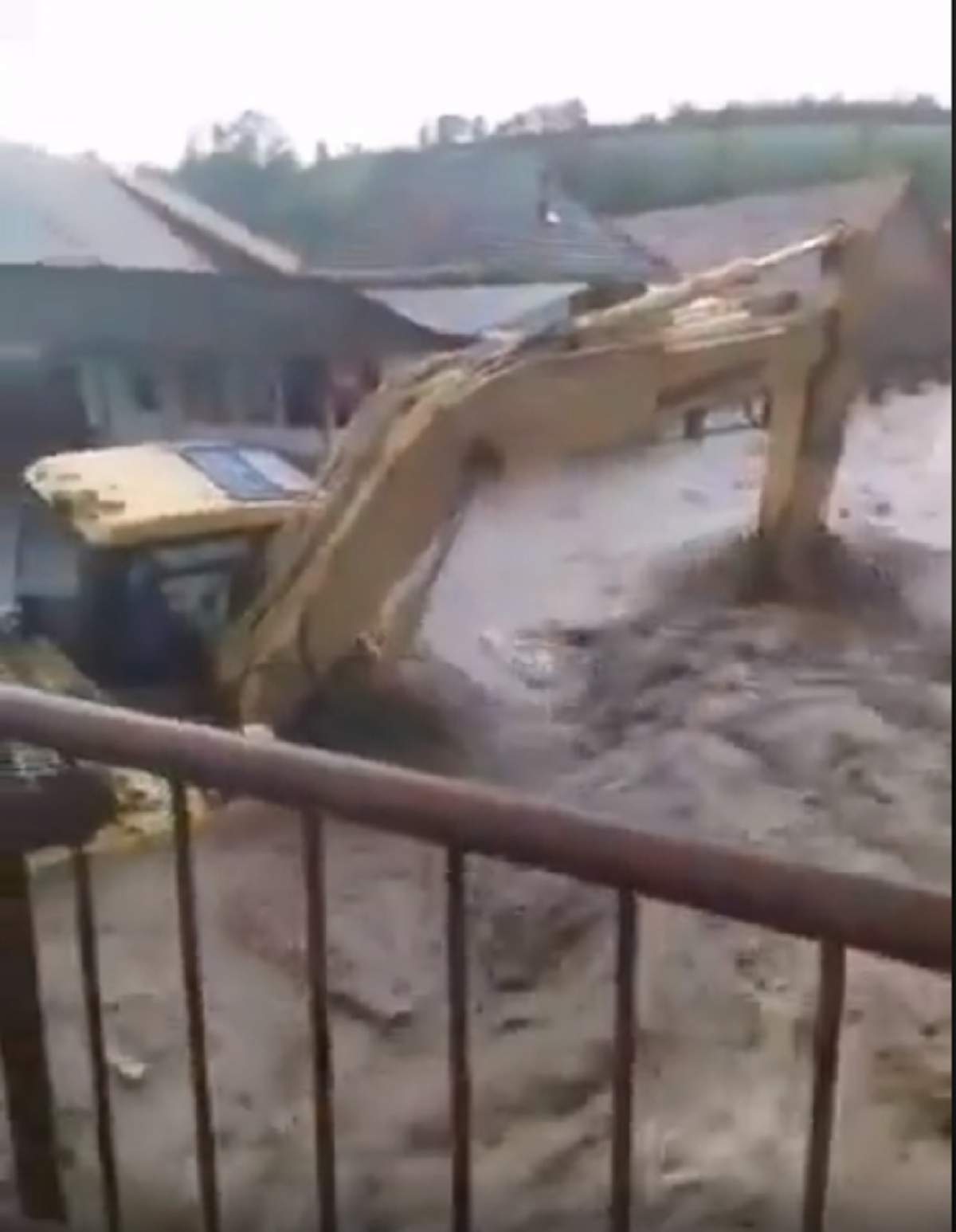 Ziua şi inundaţiile în România! Iată unde apele continuă să facă probleme