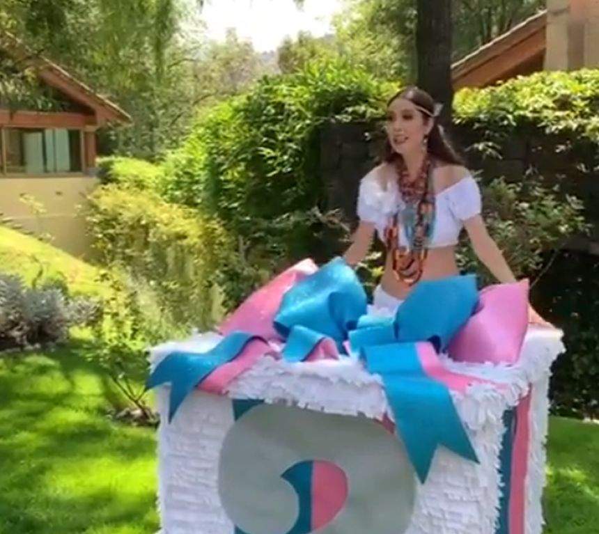 Marlene Favela a dezvăluit sexul bebeluşului. A dat marea veste la baby showerul pe care l-a organizat