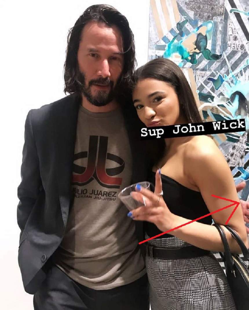 Keanu Reeves şochează prin gestul său! Oare de ce refuză să atingă femeile? FOTO