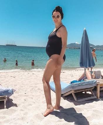 Diana Dumitrescu, sexy și încrezătoare în costum de baie, în ultimul trimestru de sarcină. Vedeta i-a transmis un mesaj emoționant bebelușului său. FOTO