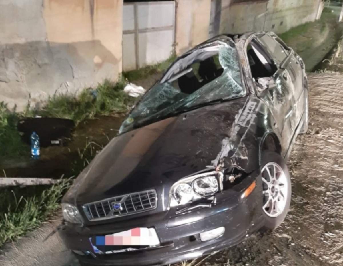 Accident cumplit în Sibiu! A intrat cu maşina într-un stâlp, iar o tânără de 18 ani a murit