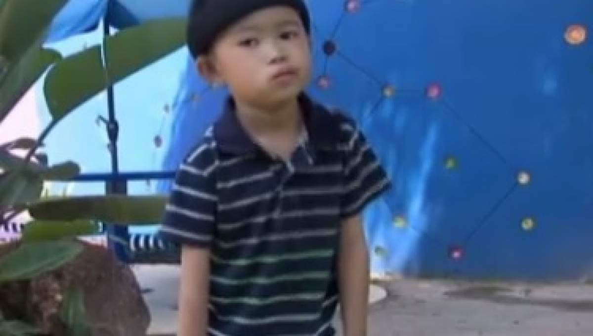 Reacția înduioșătoare a unui băiețel de 5 ani, care primește șansa de a-și mișca brațele pentru prima dată