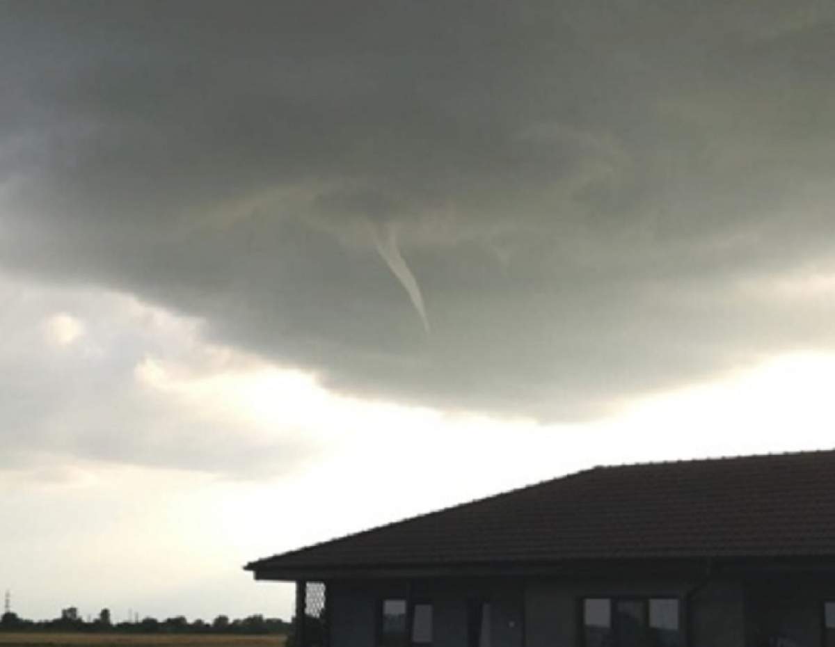 Fenomen meteo uluitor lângă Timişoara! S-a format o tornadă de mici dimensiuni