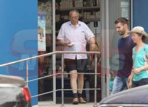 VIDEO PAPARAZZI / Tatăl lui Alexandru Ciucu e un nonconformist convins! Cum a apărut pe stradă părintele celebrului creator de modă