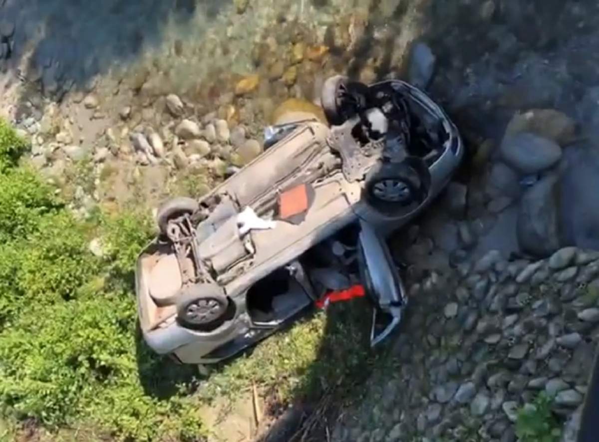 Accident extrem de grav în Gorj: o maşină a căzut în râul Gilort. Trei oameni au murit