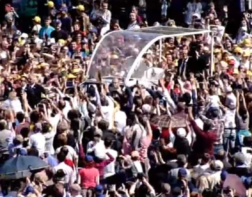 Papa Francisc a ajuns la Blaj! Urmează cel mai emoționant moment al călătoriei Sanctității Sale, în România. FOTO