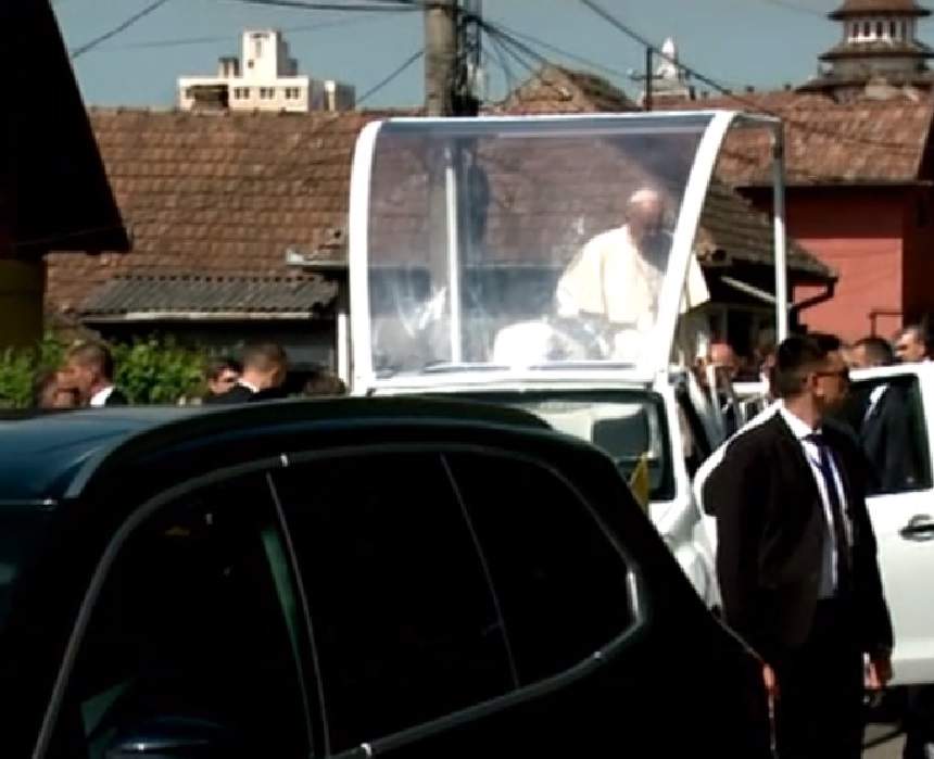 Papa Francisc a ajuns la Blaj! Urmează cel mai emoționant moment al călătoriei Sanctității Sale, în România. FOTO