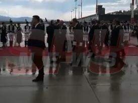 Papa Francisc a părăsit România! Ceremonie impresionantă pe aeroportul din Sibiu