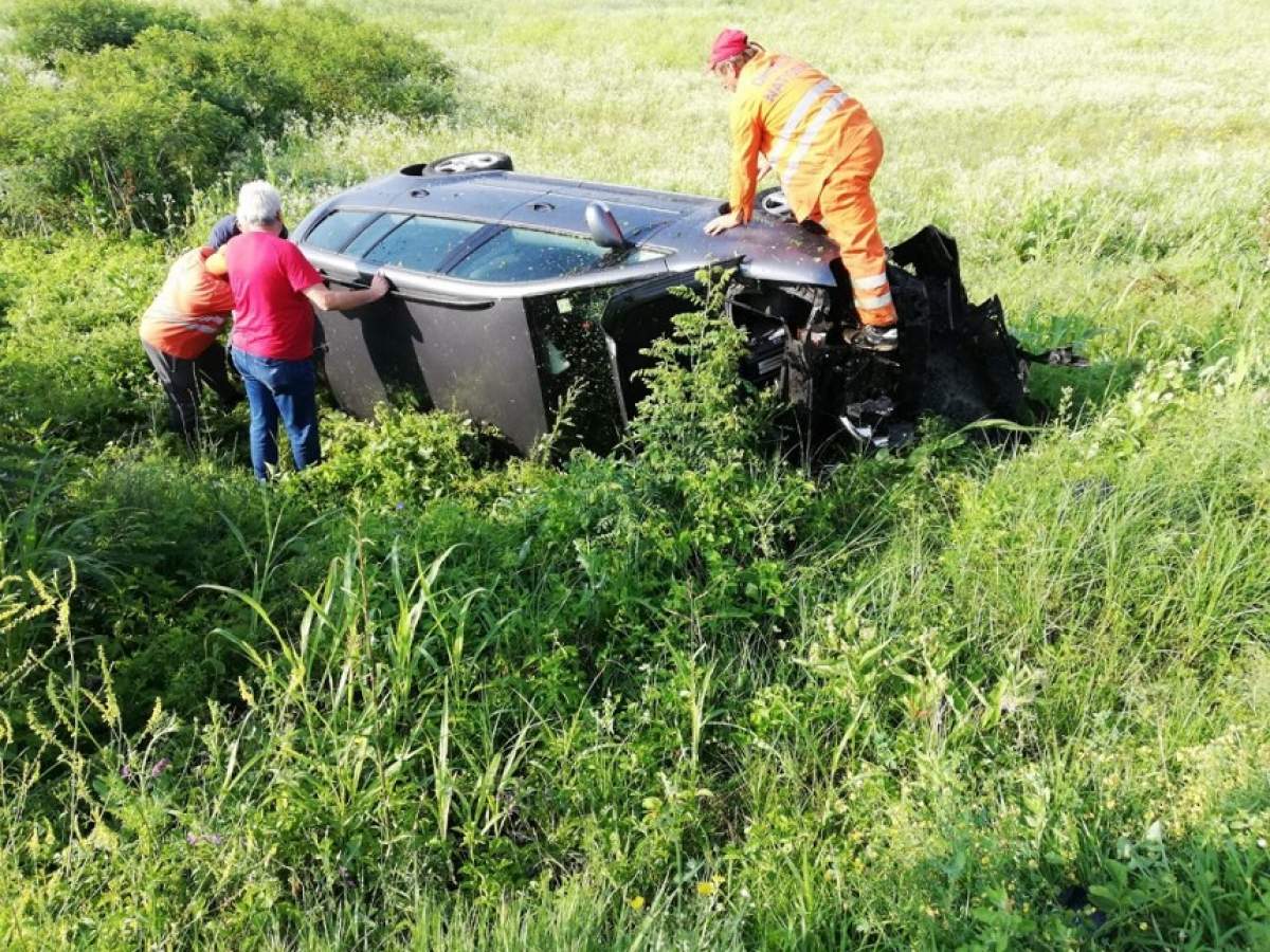 Accident cumplit în Gorj! Tânăr mort, după ce s-a răsturnat cu maşina pe câmp