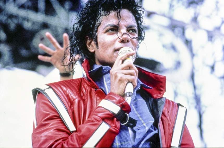 Bizar! Copiii lui Michael Jackson poartă la gât cenuşa artistului