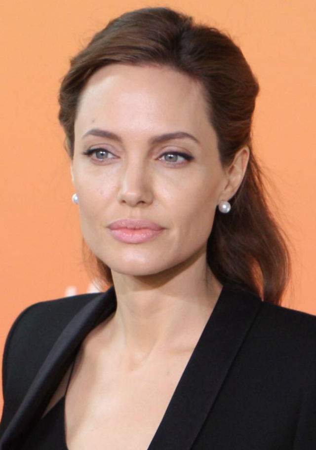 Angelina Jollie, la un pas de leșin la filmări! Actrița se înfometează și e de nerecunoscut: „Consumă tone de cafea”