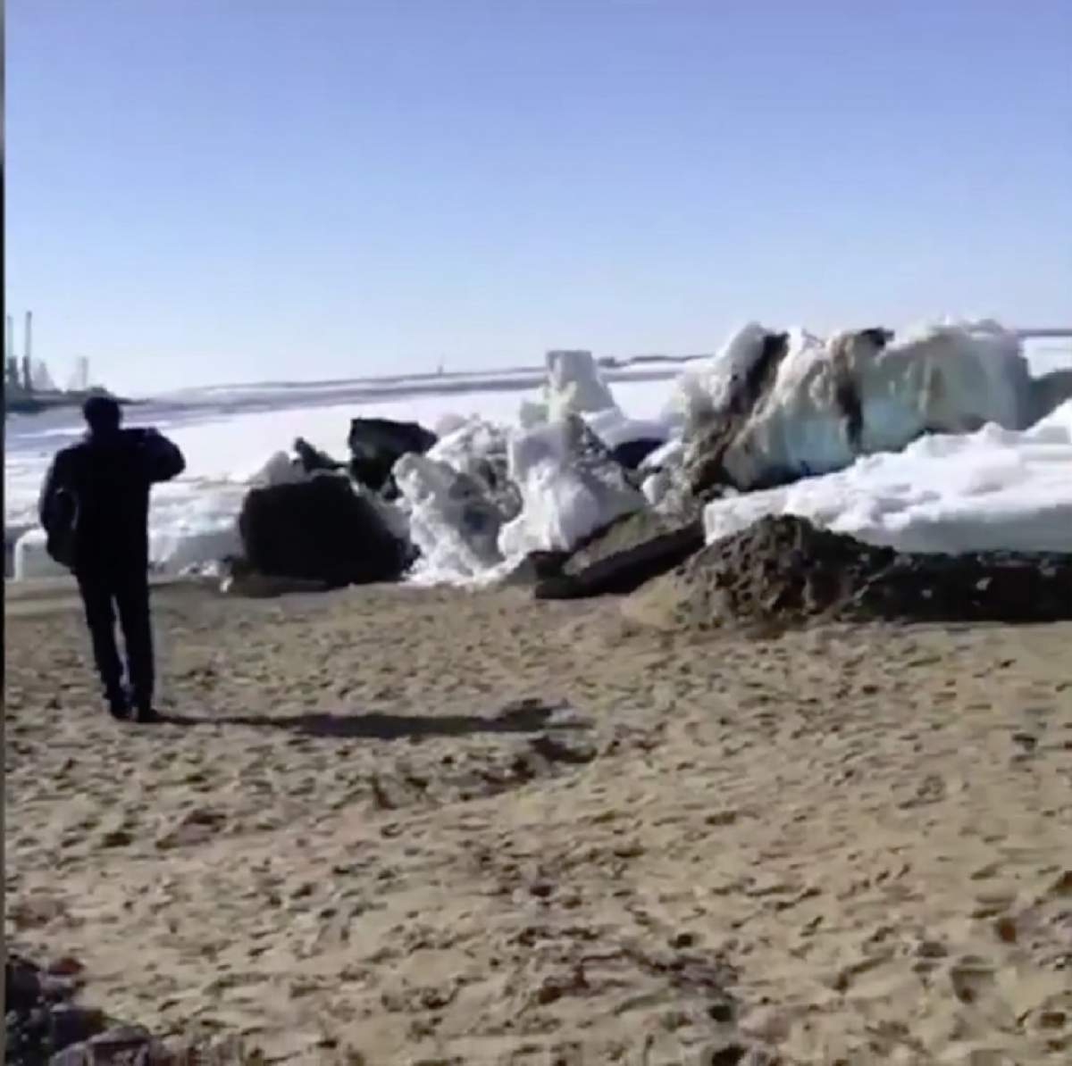 Aţi mai văzut vreodată un "tsunami de gheaţă"? Iată cum arată