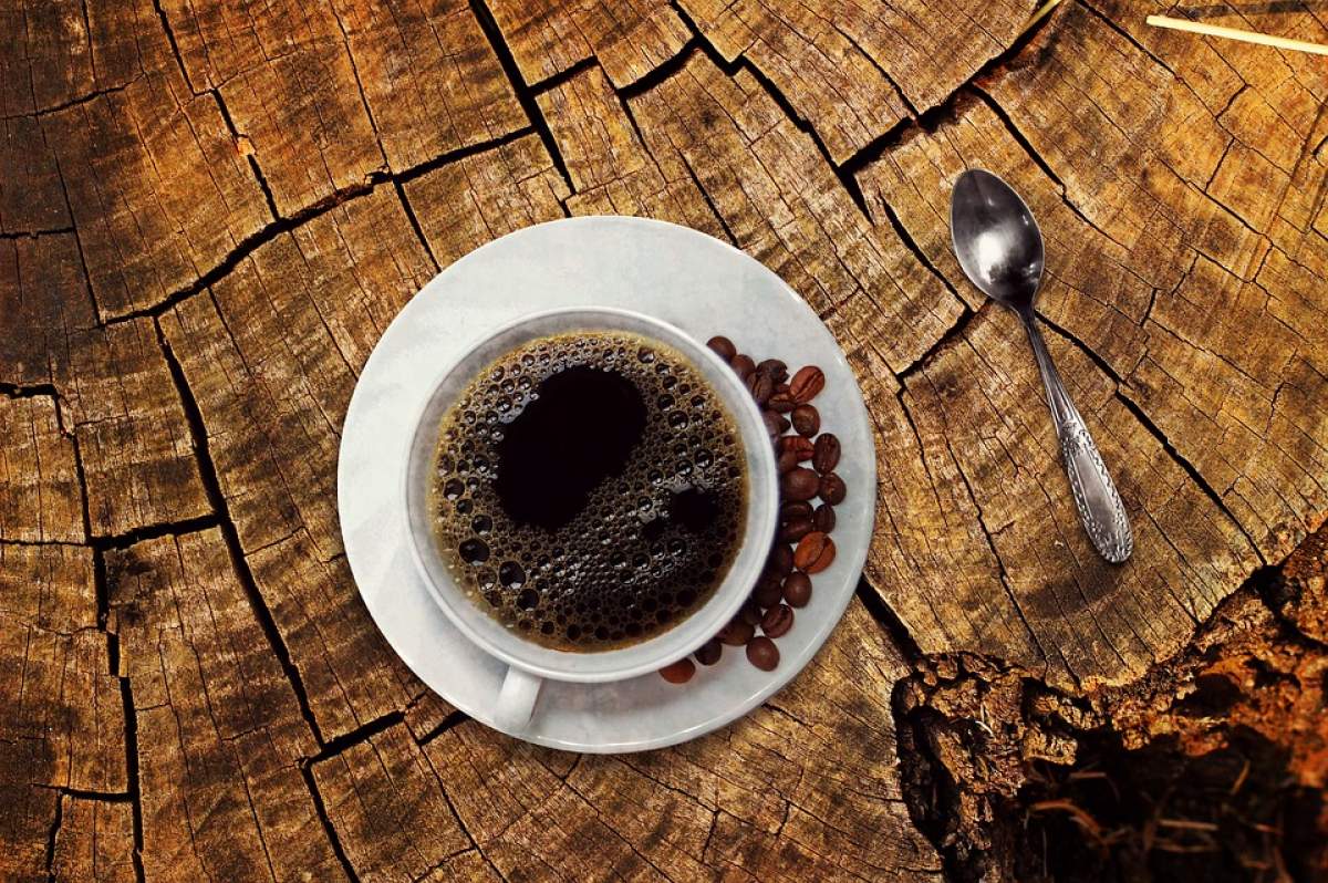 ÎNTREBAREA ZILEI: Cât timp ar trebui să țipi pentru a încălzi o ceașcă de cafea?