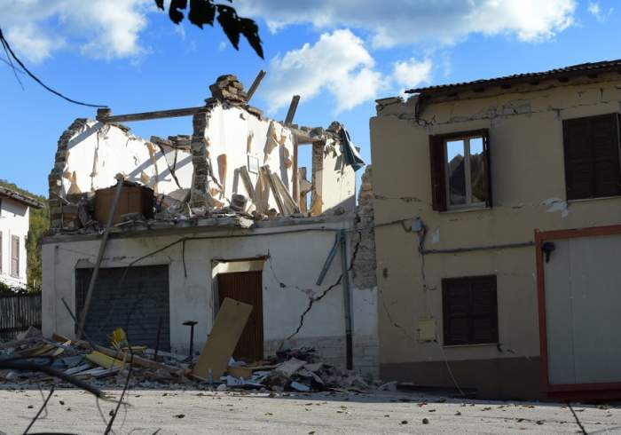 Cutremur în Italia! Mai multe clădiri au fost avariate