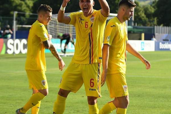 Scene şocante! Iubita lui Cristi Manea a fost lovită în faţă de doi suporteri! Fotbalistul a vrut să sară la bătaie, Hagi a intervenit