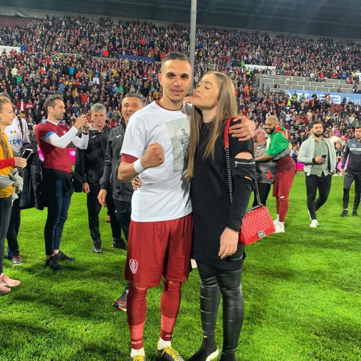 Ea este iubita lui Cristi Manea. Tânăra a fost lovită de un suporter, după meciul României U21 cu Franţa