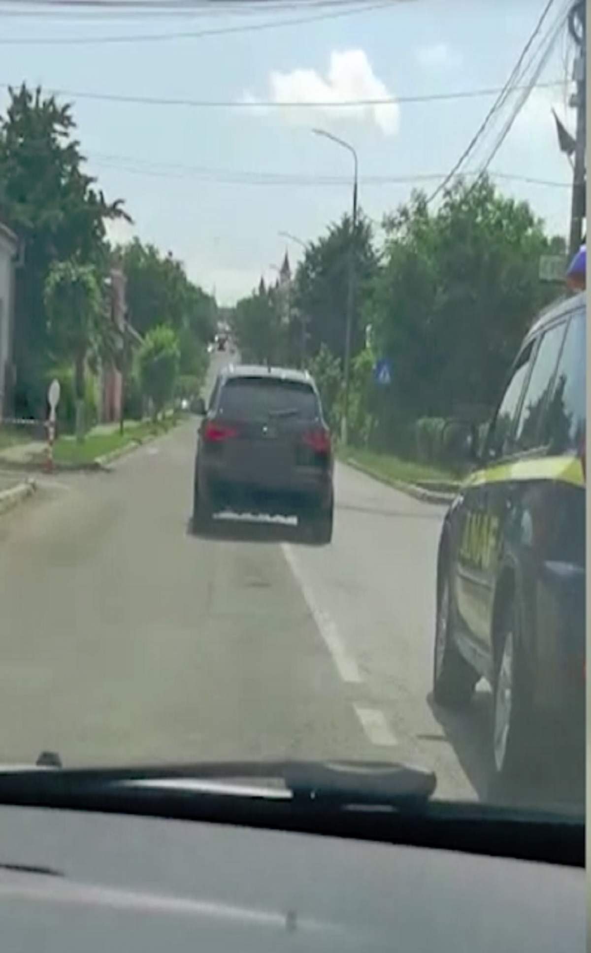 Contrabandiştii fac legea la Suceava! Poliţia Română, neputincioasă în faţa maşinilor cu numere străine