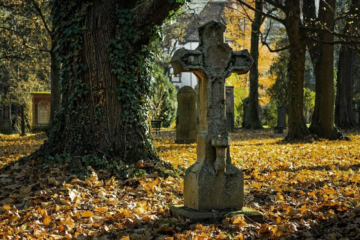 Un tânăr a visat că tatăl său era viu, deşi fusese înmormântat. A anunţat rudele şi au plecat toţi la cimitir, unde au făcut o descoperire şocantă