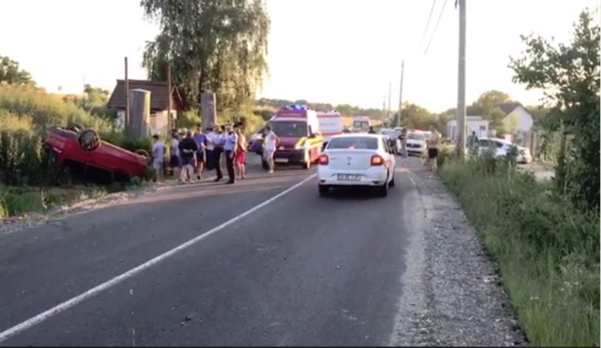 La un pas de tragedie! Patru copii și o femeie însărcinată, răniți într-un accident rutier