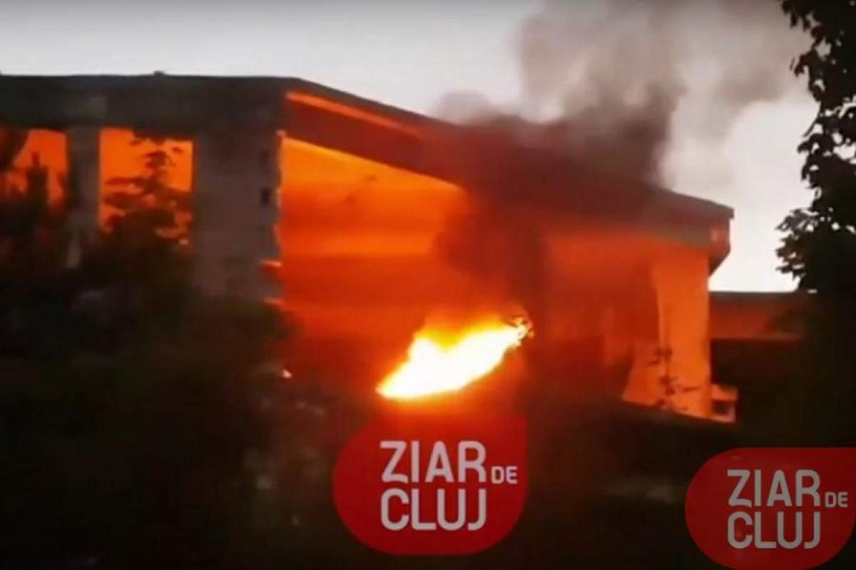 Incendiu în Cluj! Flăcările au cuprins ruina Spitalului Regional din Mănăștur. VIDEO