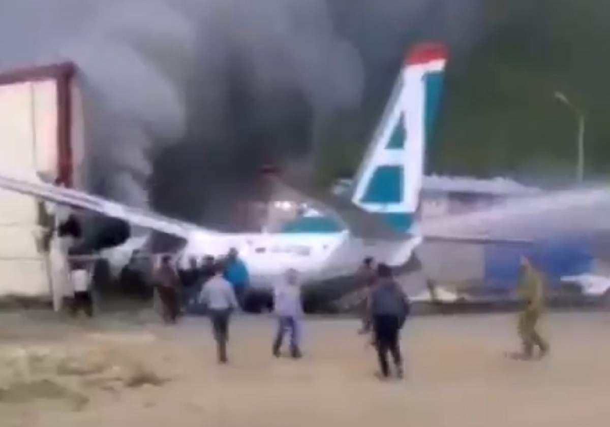 Incident grav pe aeroport! Cel puţin doi oameni au murit, după ce un avion rus a avut o aterizare forţată
