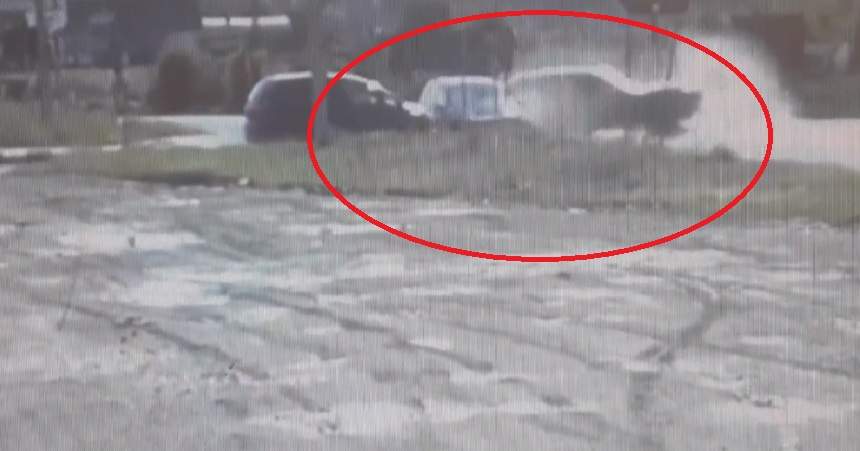 Accident cumplit în Neamț! Două autoturisme s-au ciocnit violent în intersecție