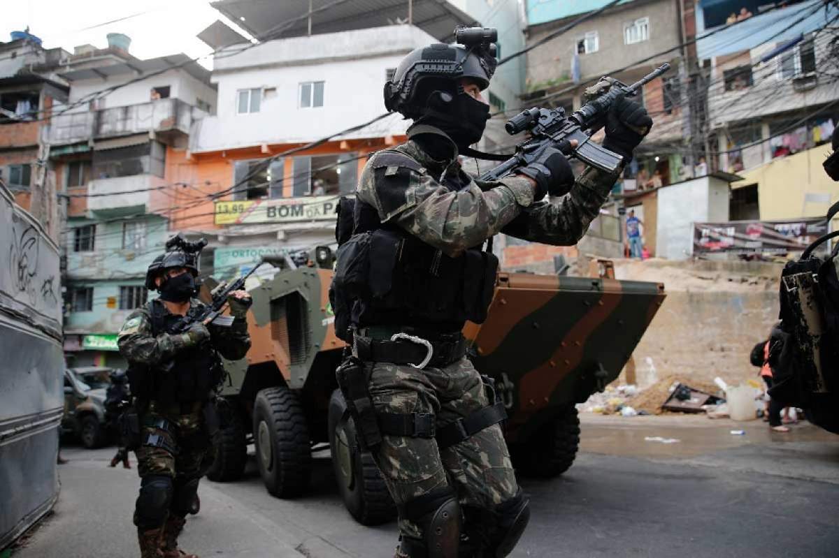 Ăsta da curaj! Un militar transporta droguri cu avionul în care se afla preşedintelui Braziliei