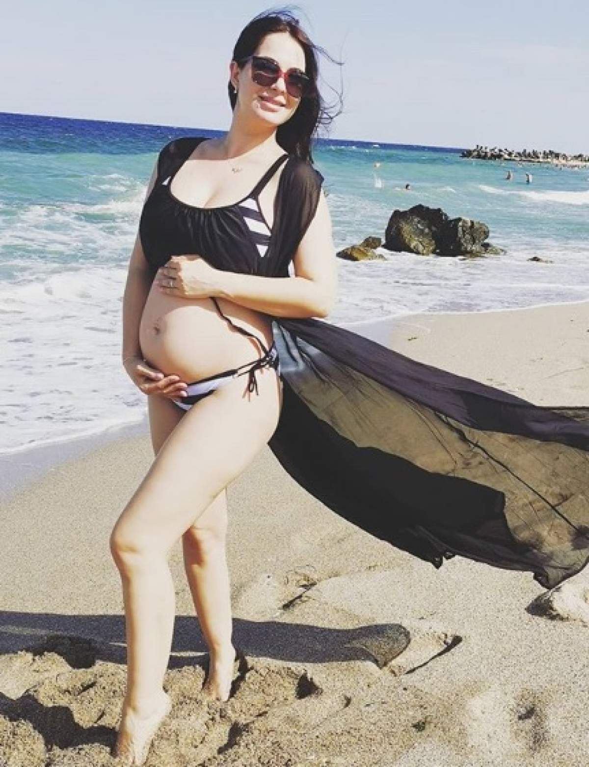 Deea Maxer, o graviduță sexy. Așa arată vedeta în costum de baie, în al doilea trimestru de sarcină. FOTO