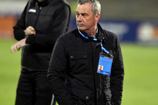 OFICIAL! Mircea Rednic a plecat de la Dinamo! Cine este favorit să-i antreneze pe „câinii roşii”