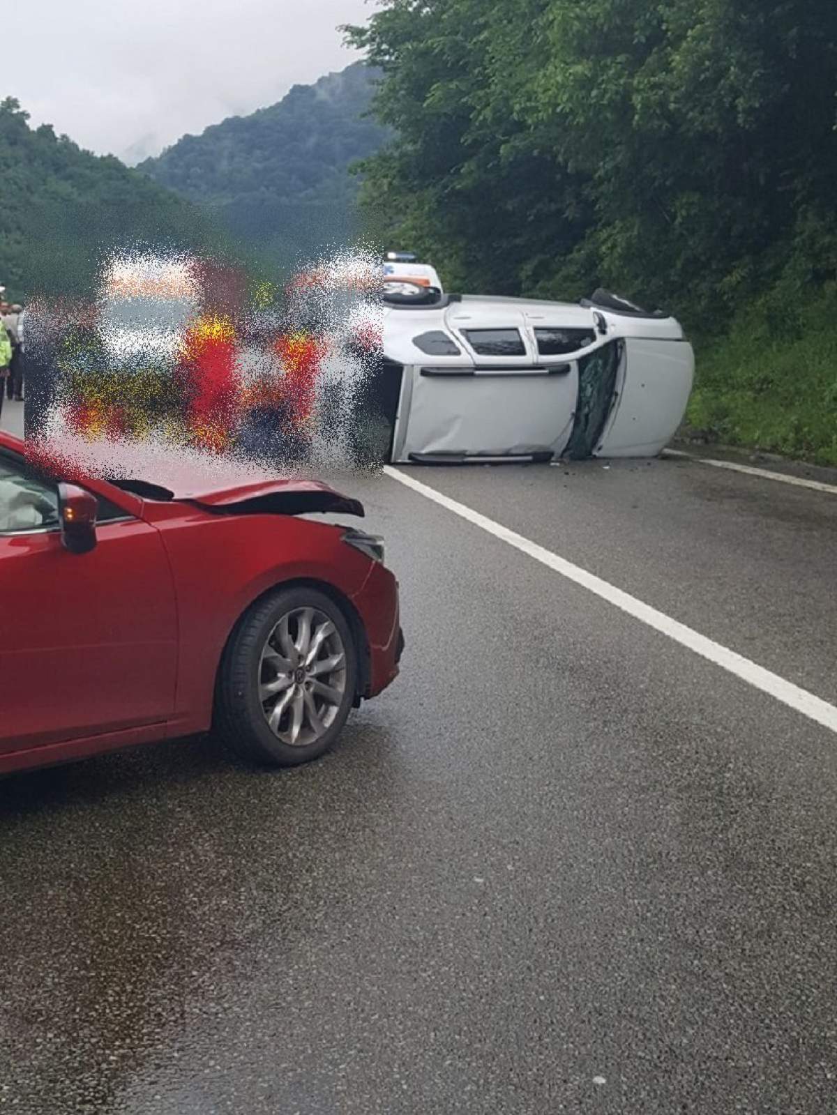 Accident grav, pe Valea Oltului! Patru persoane au fost transportate de urgenţă la spital