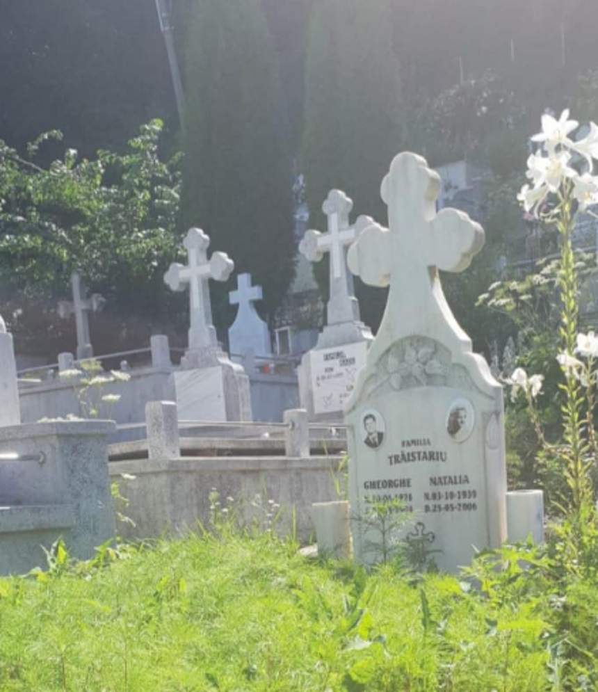 Mihai Trăistariu, cuprins de dorul de părinți! S-a fotografiat în cimitir