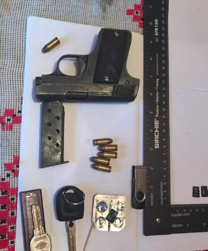 Criminalul din Timiş era pregătit să ucidă din nou! Poliţiştii l-au găsit cu pistolul la brâu