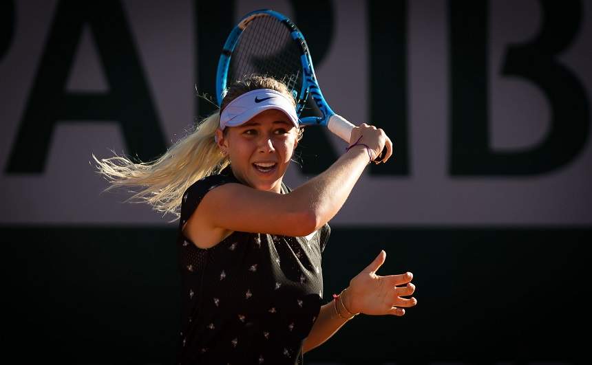 Simona Halep a fost eliminată de la Roland Garros, după un meci de coşmar cu o jucătoare în vârstă de doar 17 ani!