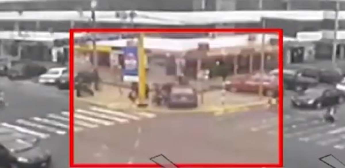 Imagini șocante! O profesoară a spulberat cu mașina un grup de copii, într-o intersecție aglomerată. VIDEO 